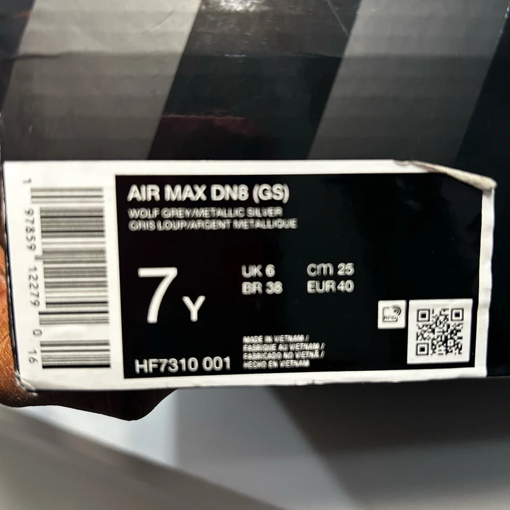 Nike Air Max‎ NWT DN8 Metallic Silver Sneakers